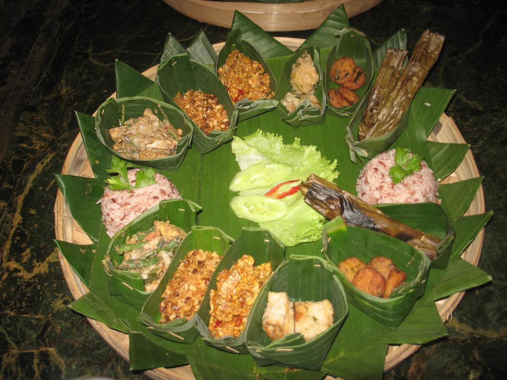 Santhiku Hotel & Spa 罗威那 外观 照片