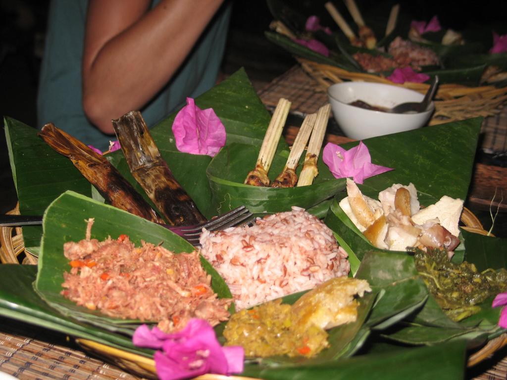 Santhiku Hotel & Spa 罗威那 外观 照片