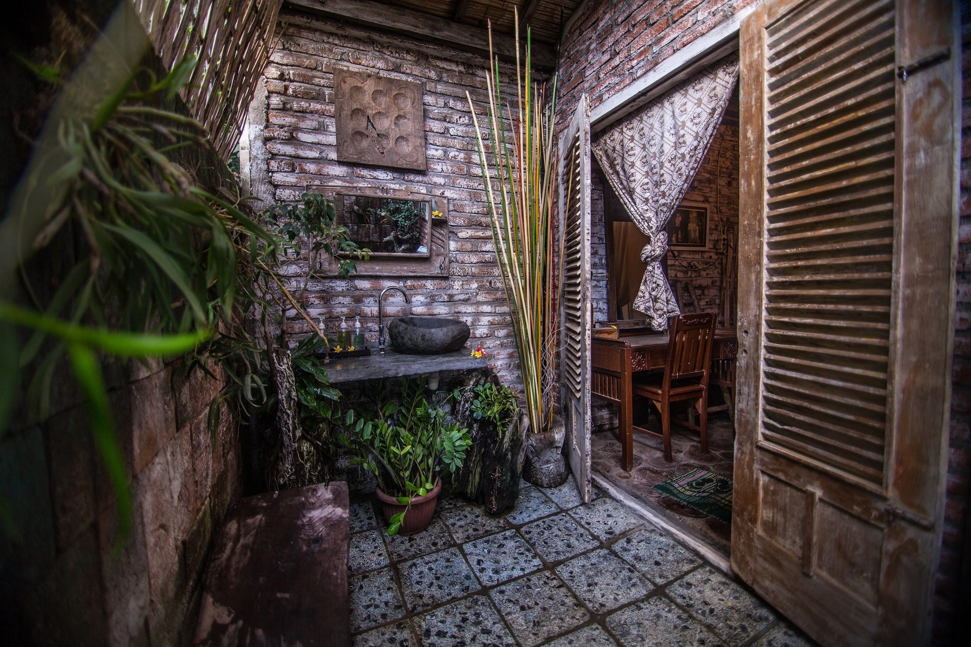 Santhiku Hotel & Spa 罗威那 外观 照片